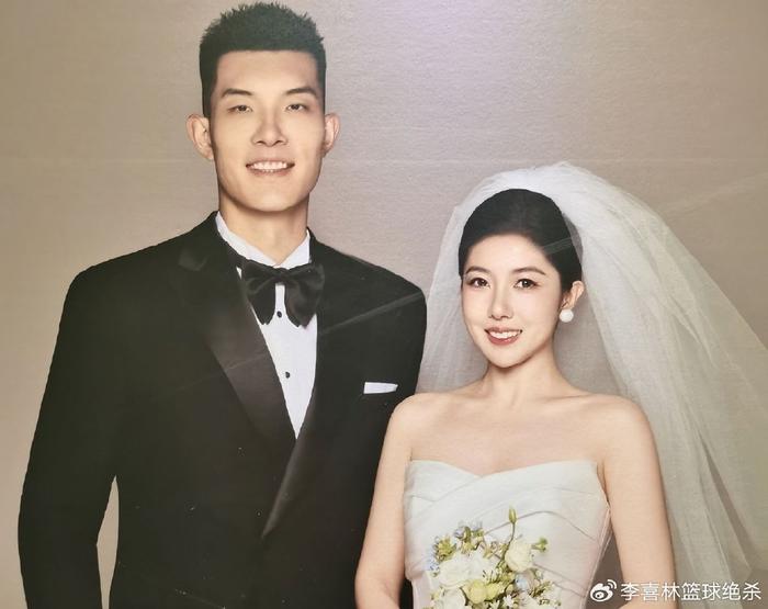 恭喜！中国男篮32岁状元大婚：妻子娇美可爱，郭士强上台道贺