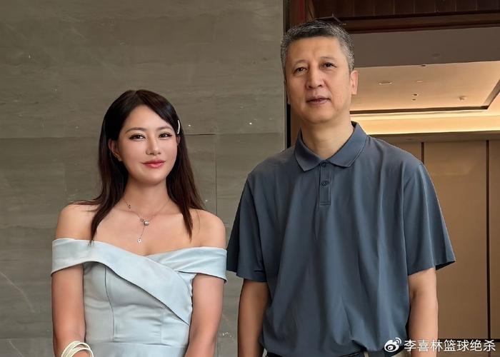 恭喜！中国男篮32岁状元大婚：妻子娇美可爱，郭士强上台道贺