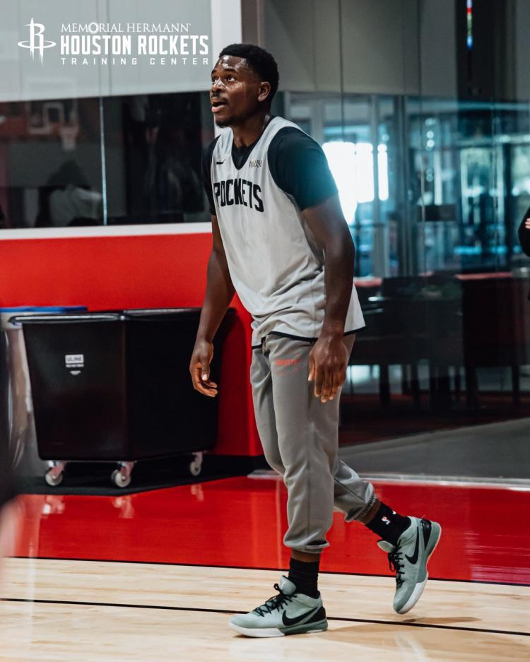 开云体育下载-对新赛季迫不及待！火箭晒训练照：范乔丹顶防阿门 谢泼德在列