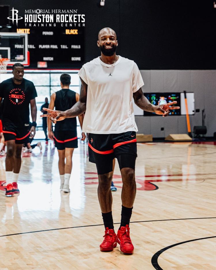 开云体育下载-对新赛季迫不及待！火箭晒训练照：范乔丹顶防阿门 谢泼德在列