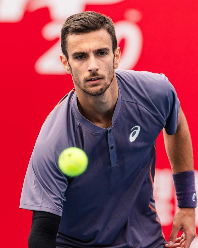 开云官网-穆塞蒂“三新”香港亮相 希望2025大满贯继续突破