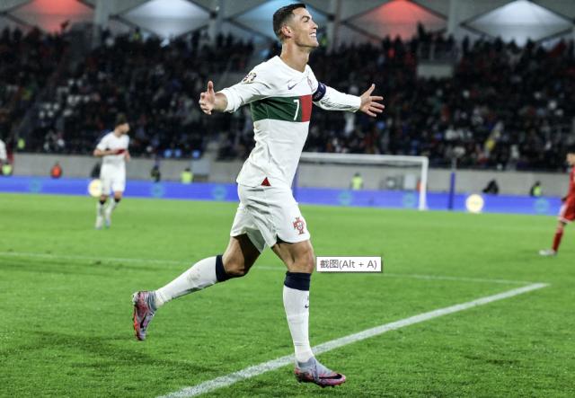 1683208986448026285.png 开云-14票赞成 1弃权 2反对 里斯本授C罗城市荣誉奖章