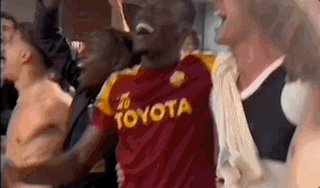 1684456570208030011.gif 开云体育APP下载-穆式足球重生!2年2进决赛,魔力鸟让罗马气质蜕变