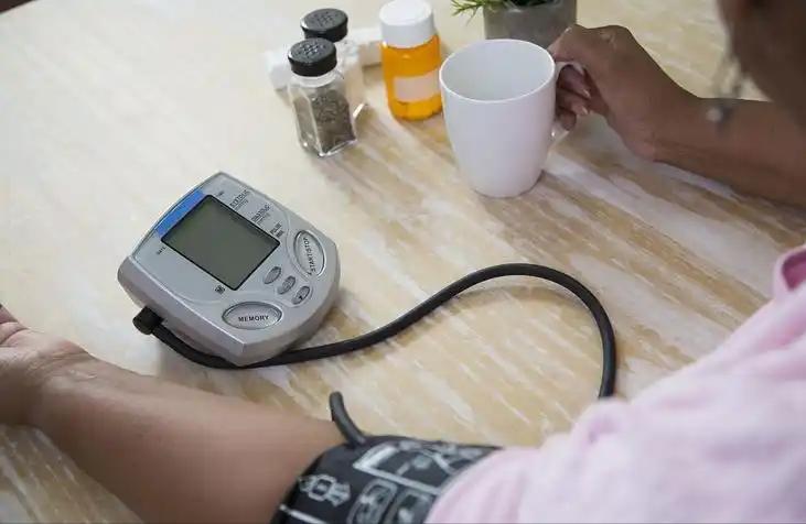 开云体育入口-女子因肺栓塞不幸走了!医生:天冷宁愿躺一天,也别干这5事!